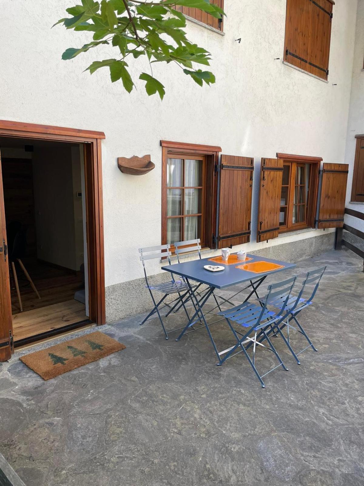 Apartment Maison Les Amis Du Bois Courmayeur